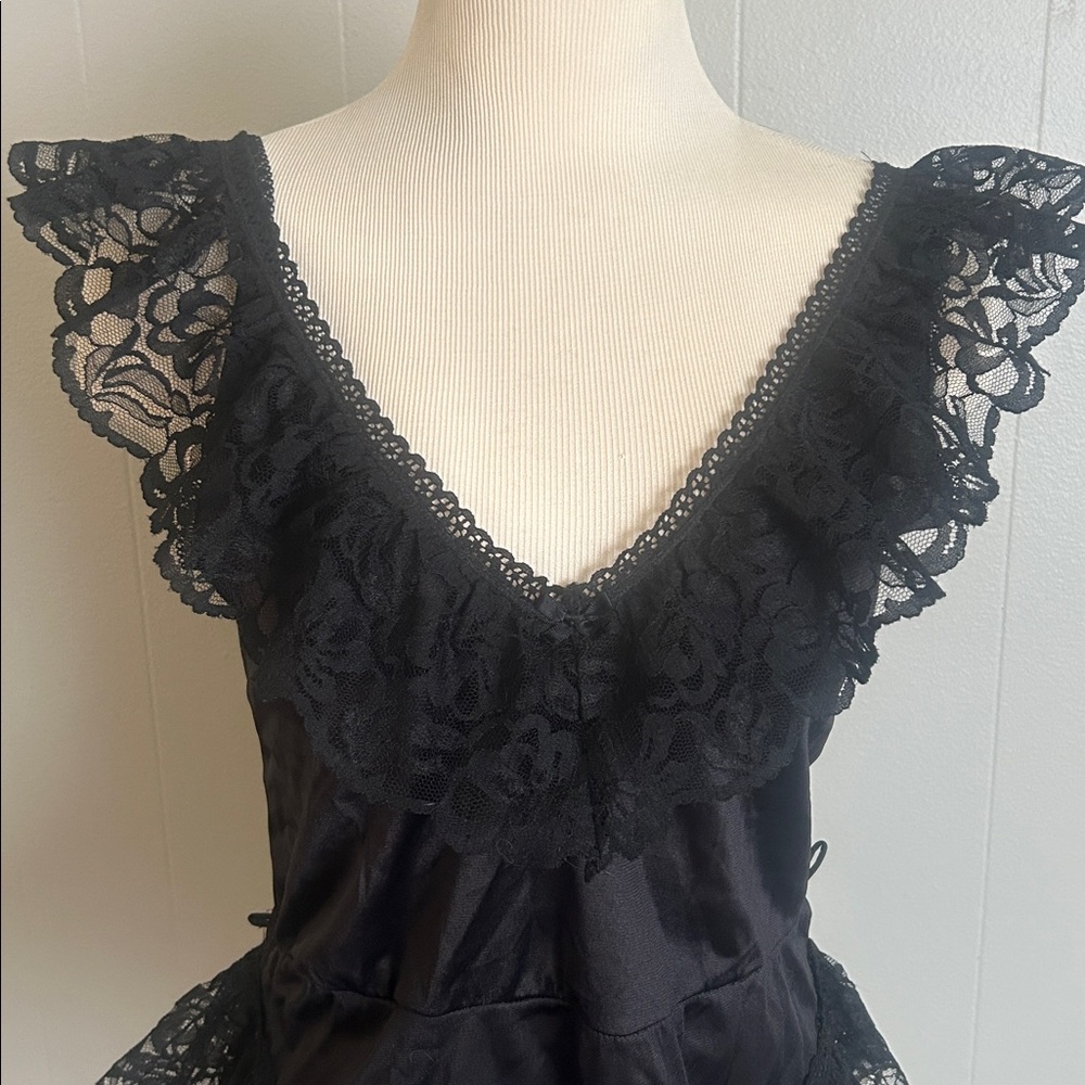 Beautiful, dainty Vintage black lingerie bodysuit adorned in lace - Picture 2 of 10